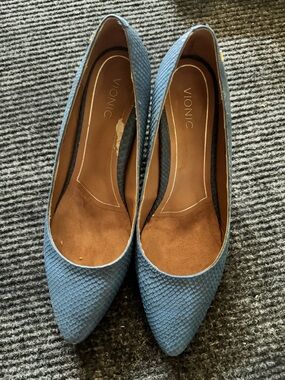 Vionic Blue Textured Pointed-Toe Heels